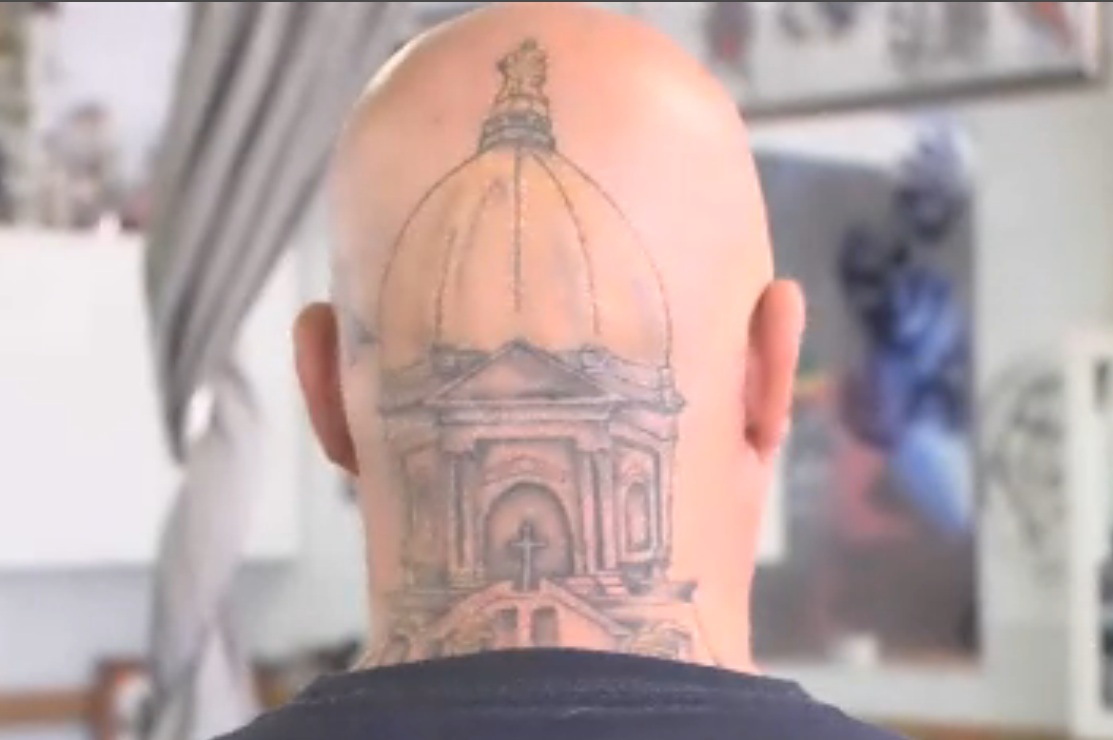 Fan gets Notre Dame Golden Dome tattooed on his head