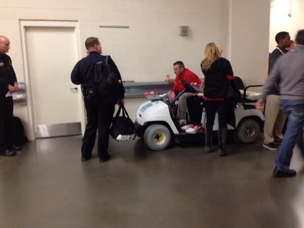 Urban Meyer ate Papa John’s pizza on a golf cart after loss to Michigan State
