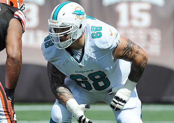 Mike Tirico calls Richie Incognito for unnecessary roughness (Video)