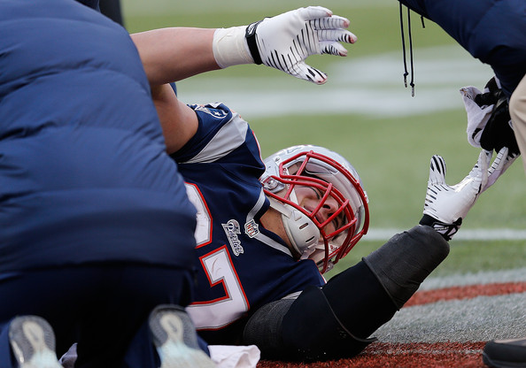 MRI confirms Rob Gronkowski done for season with torn right ACL and MCL