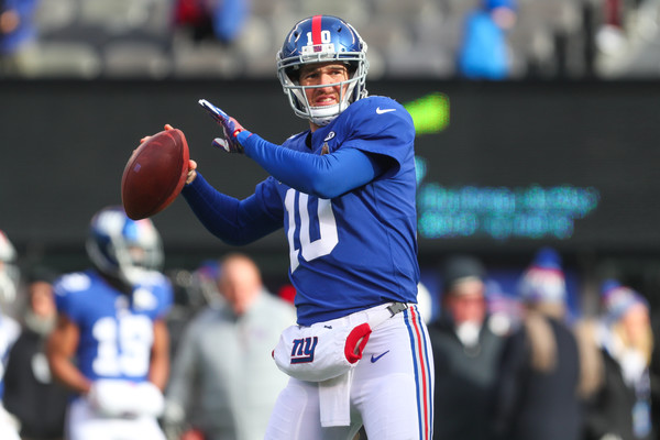 Eli Manning to be with Giants in 2018, will help young QB?