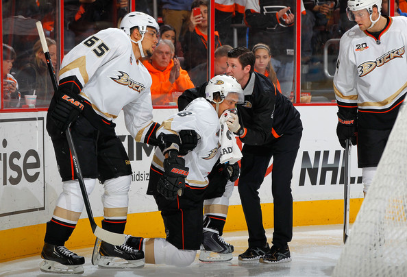 Teemu Selanne to miss two weeks for oral surgery