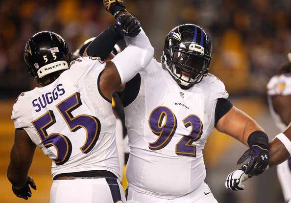 Terrell Suggs picks off Ben Roethlisberger with between the legs catch (GIF)