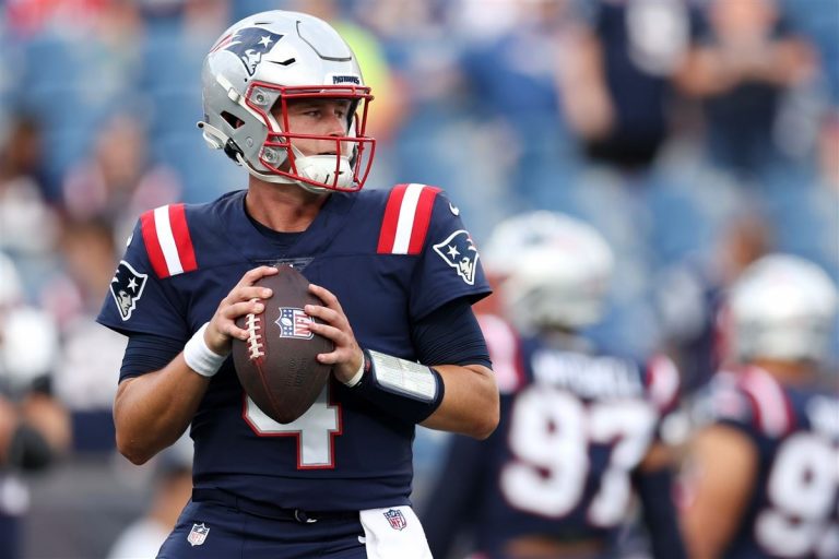 Patriots Rookie QB Bailey Zappe enters game against Packers in first quarter